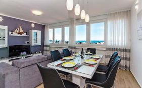 Deluxe Apartment Miro
